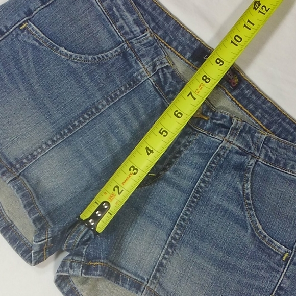 Levi's Blue Jean Shorts 5 - Picture 3 of 6